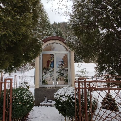 Chapel below rock Sivá Skala, Komjatná