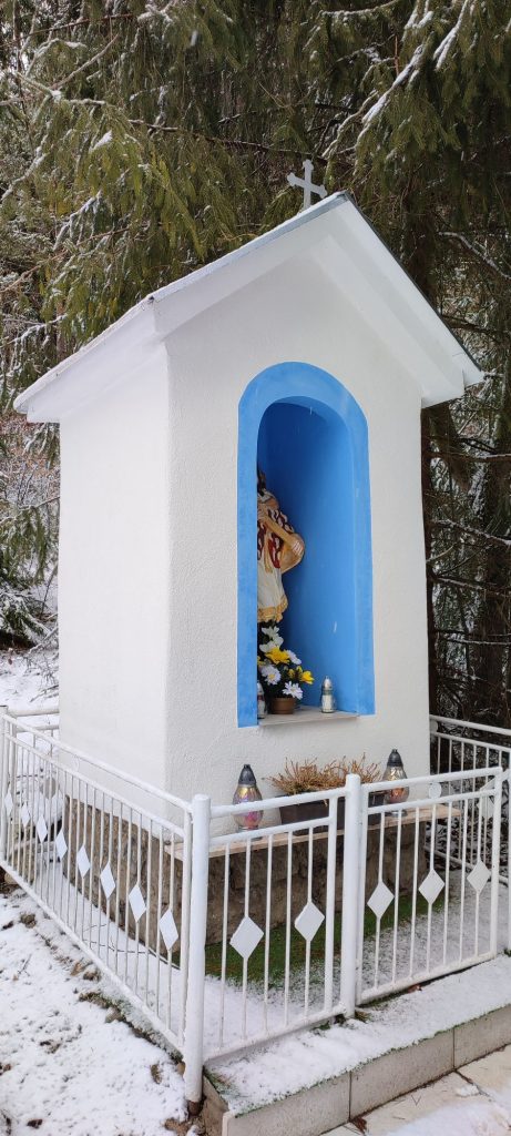 Kaplnka v Komjatnianskej doline, Komjatná 05