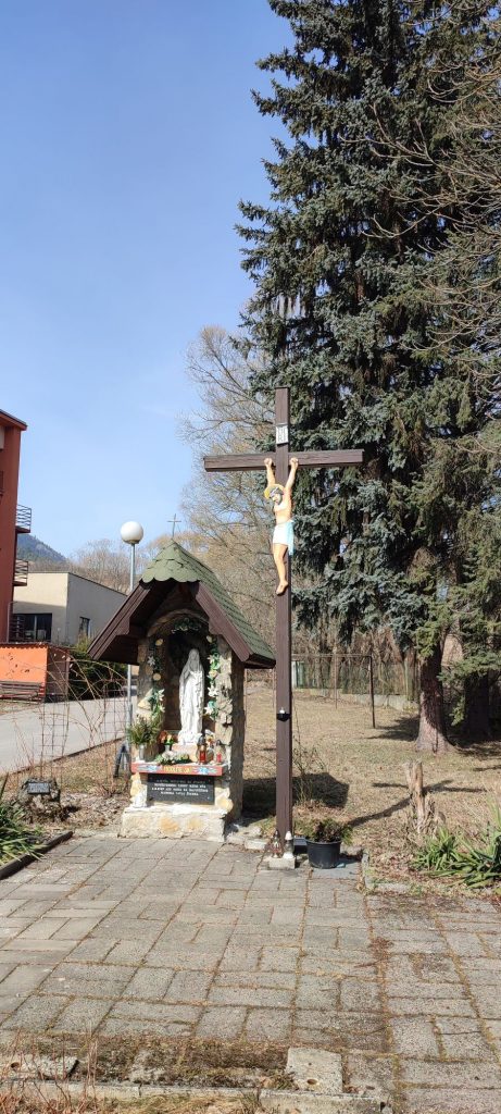 Kríž Likavka, pri kaplnke Jaskyňa Lurdskej Panny Márie 07