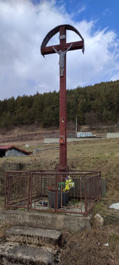 Kríž Švošov, Nad brehmi 04