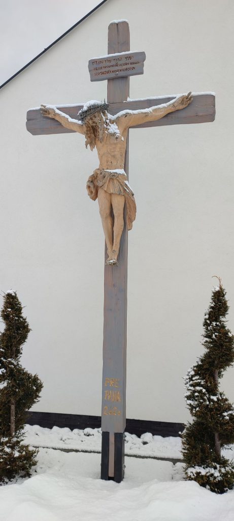 Kríž pri kostole v Studničnej 01