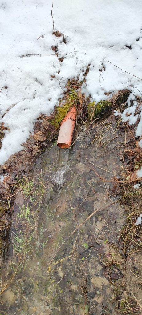 Prepad z vodojemu pri cintoríne, Komjatná 01