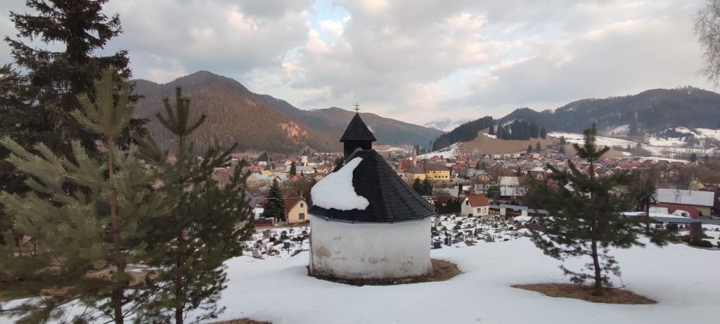 Kaplnka na cintoríne, Liptovská Osada 05