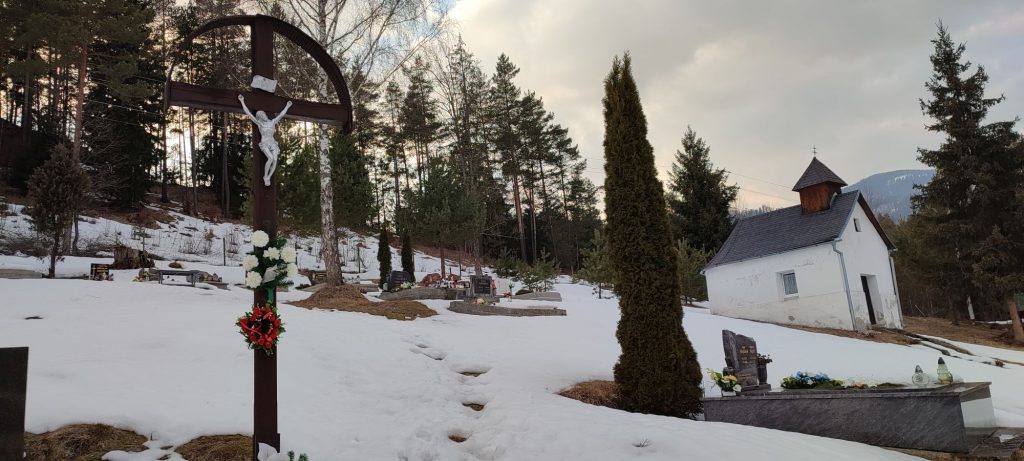 Kaplnka na cintoríne, Liptovská Osada 08