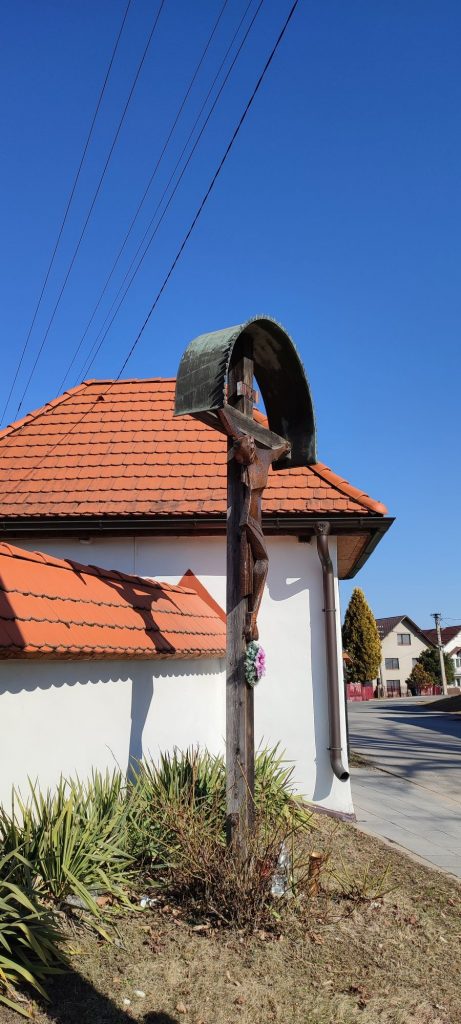 Kríž pred opevnením kostola, Liptovské Sliače - Stredný 06