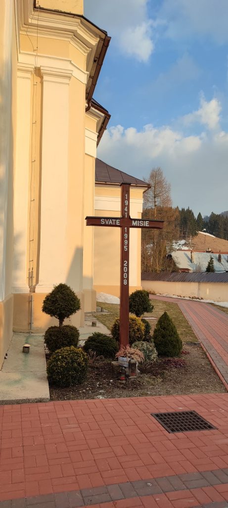 Misijný kríž pri kostole, Liptovská Osada 05 Misijný kríž pri kostole, Liptovská Osada 05