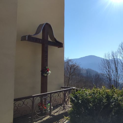 Misijný kríž pri kostole, Vlkolínec