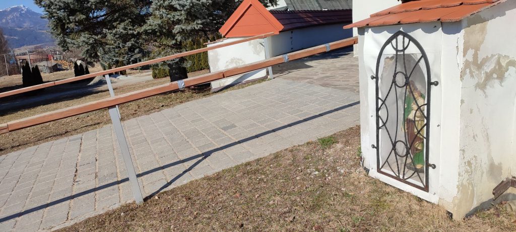 Zastavenie nový západný vstup do kostola, Liptovské Sliače - Stredný 03