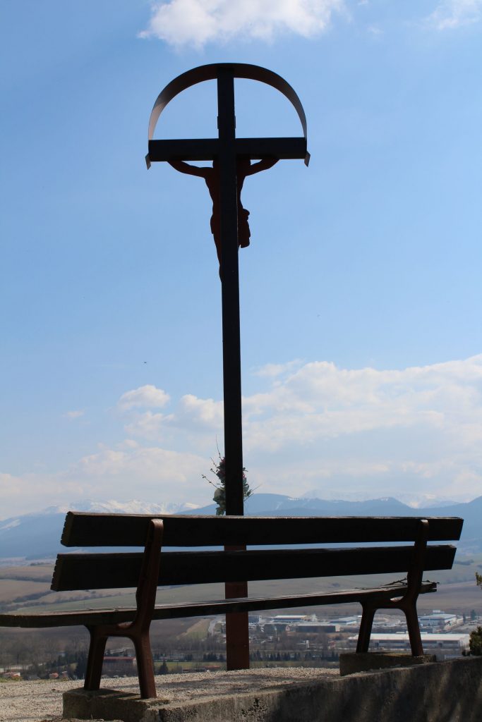 Cross at the end of Calvary, Lisková