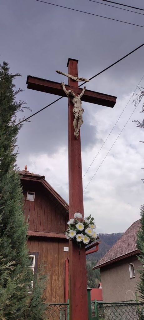 Kríž pri ihrisku, Stankovany 01