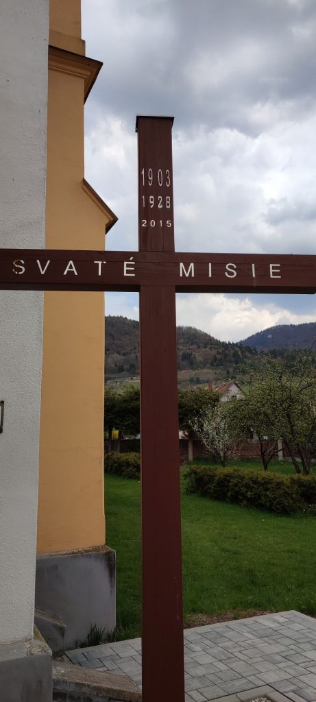 Misijný kríž pri kostole, Stankovany 02