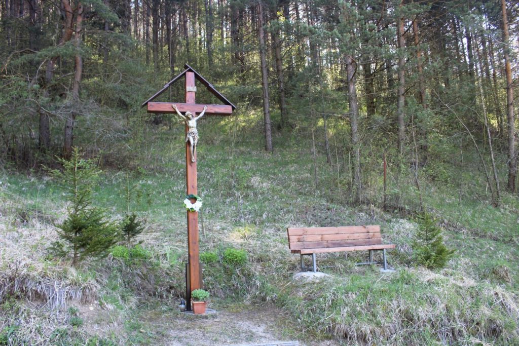 Kríž nad ulicou Dolinky, Švošov 01