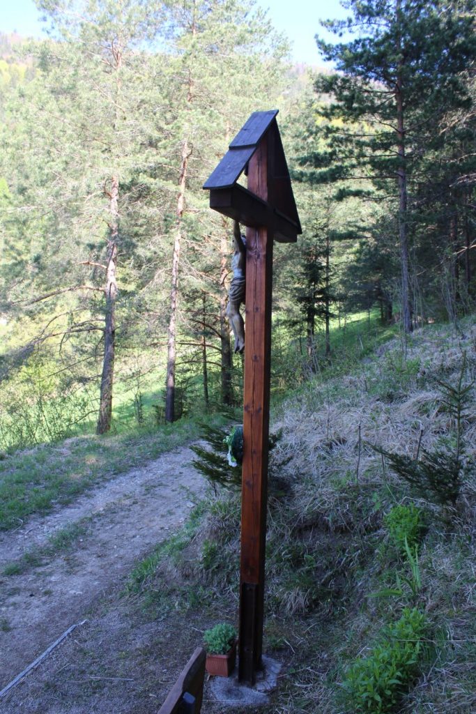 Kríž nad ulicou Dolinky, Švošov 03