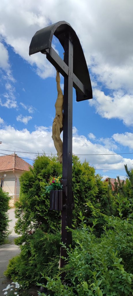 Kríž pri kostole, Bešeňová 04