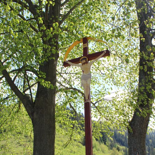 Kríž za ihriskom, Hubová