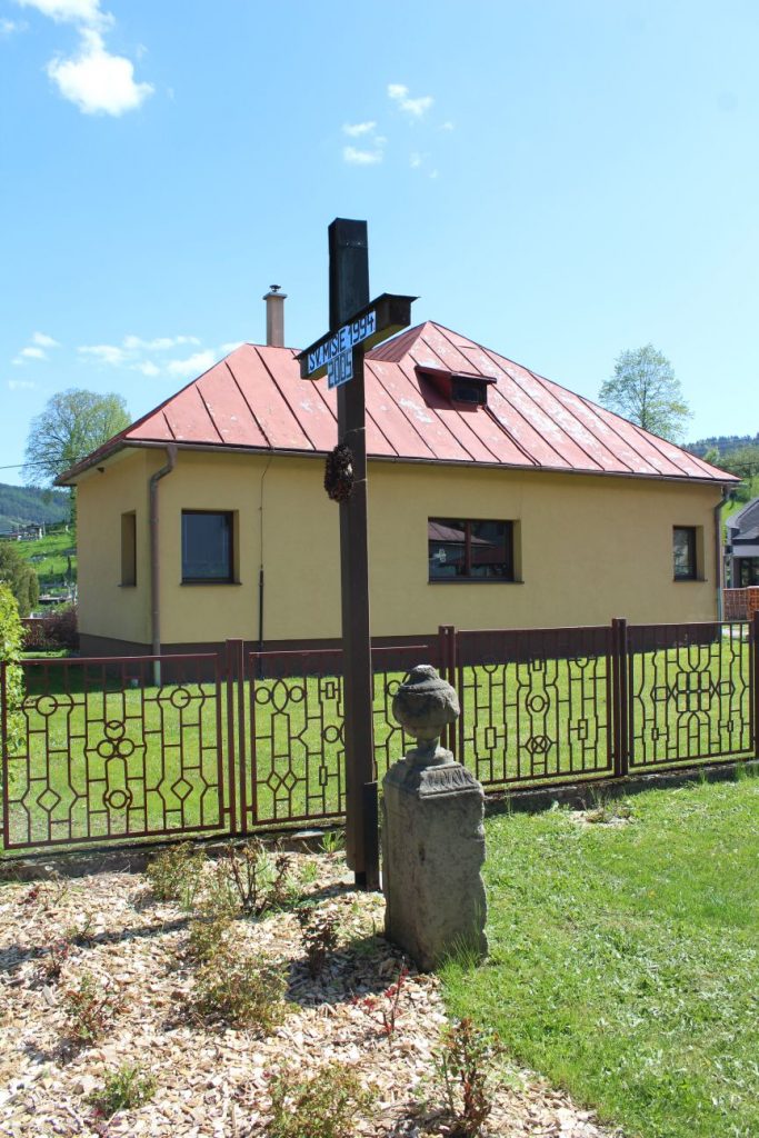 Misijný kríž pri kostole, Hubová 02