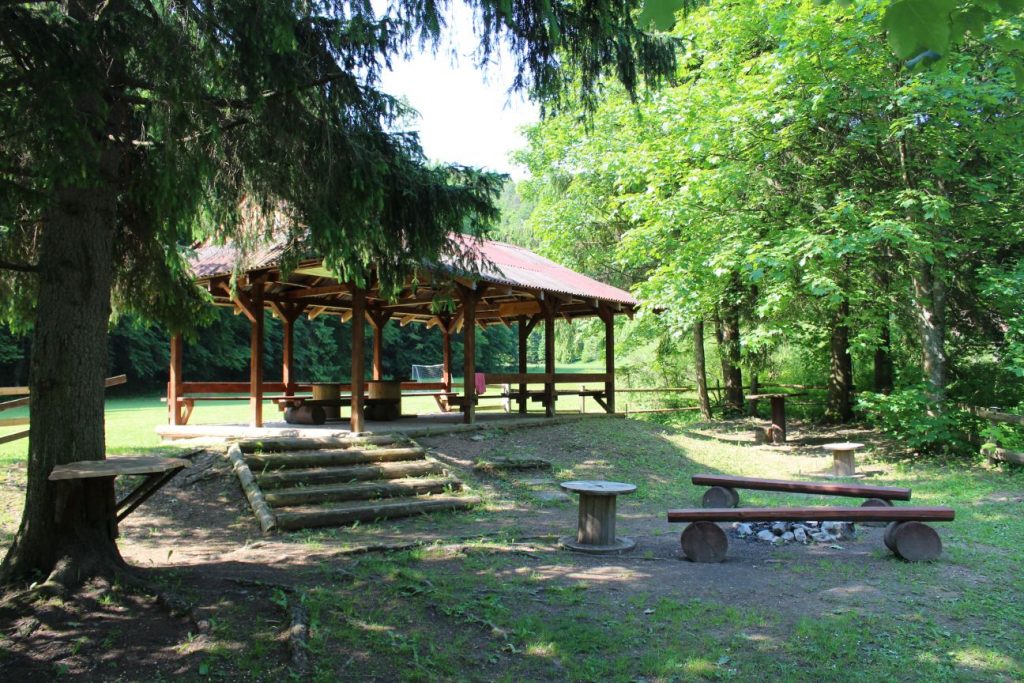 Zastavenie v prístrešku pri Hajabačke, Liptovské Revúce - Vyšná Revúca 01
