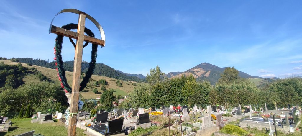 Kríž na cintoríne dolná časť, Liptovská Lúžna 03
