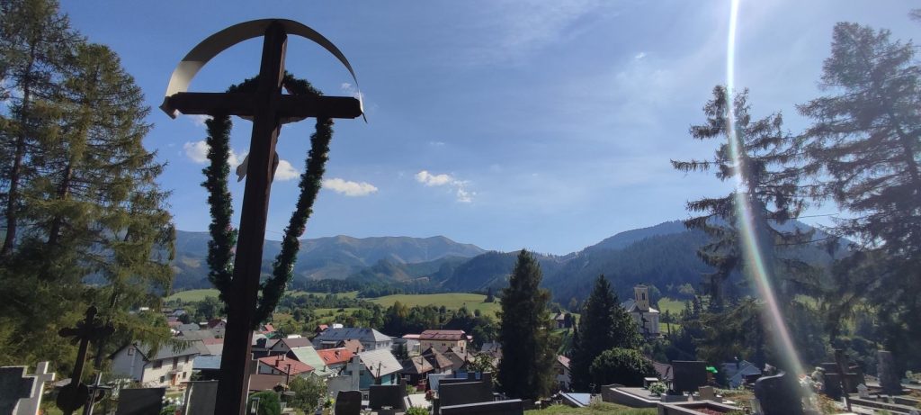 Kríž na cintoríne stredná časť, Liptovská Lúžna 03