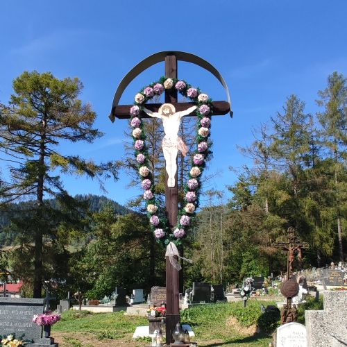 Kríž na cintoríne stredná časť, Liptovská Lúžna