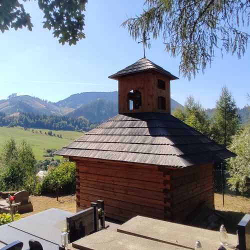 Zvonica na cintoríne horná časť, Liptovská Lúžna