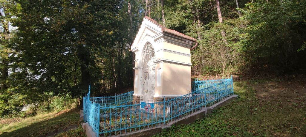 Kaplnka pri Ostrej skale, Lisková 06