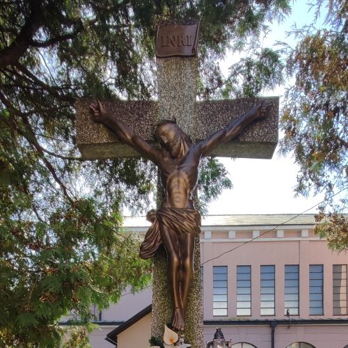 Kríž pri kostole, Lisková