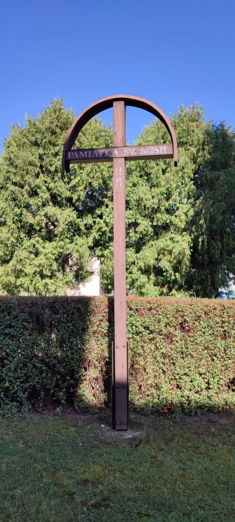 Misijný kríž pri kostole, Lisková 01 Misijný kríž pri kostole, Lisková 01