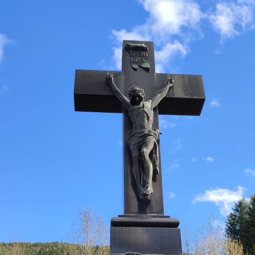 Hlavný kríž na cintoríne, Biely Potok