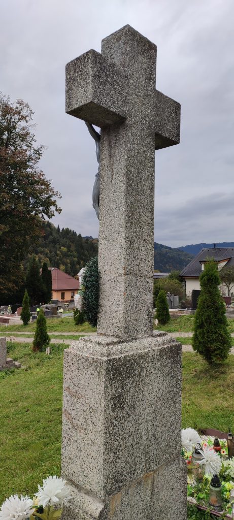 Kríž na cintoríne, Hrboltová Kríž na cintoríne, Hrboltová