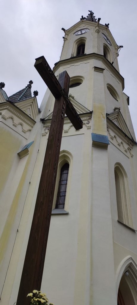 Misijný kríž pri kostole, Černová 05
