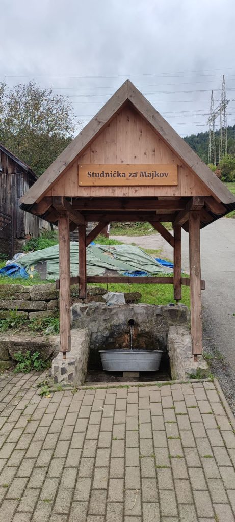 Studnička za Majkov, Černová 01