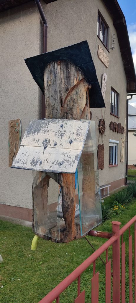 Zastavenie na ulici K. Krčméryho, Ružomberok 03