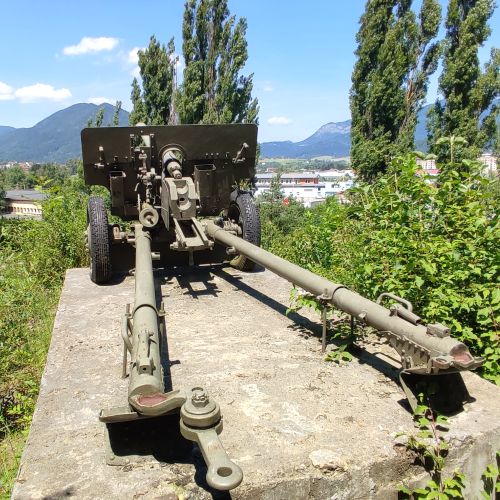 034 Symbolické delo – Pamätník SNP